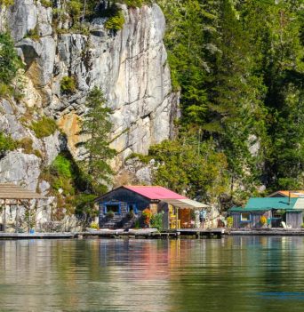 Paddlers inn floating marina
