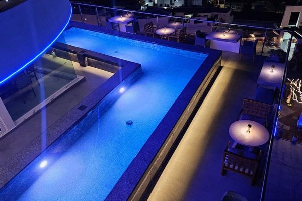 A blue pool at Hotel HBlu