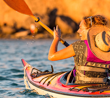 Baja Espiritu Santo tour index image with kayaker