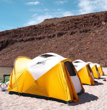 A row of tents on a beach on Isla Espiritu Santo