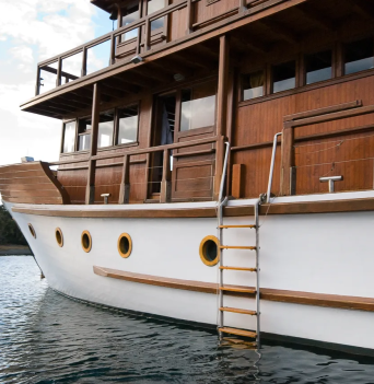 The port side of the Alba