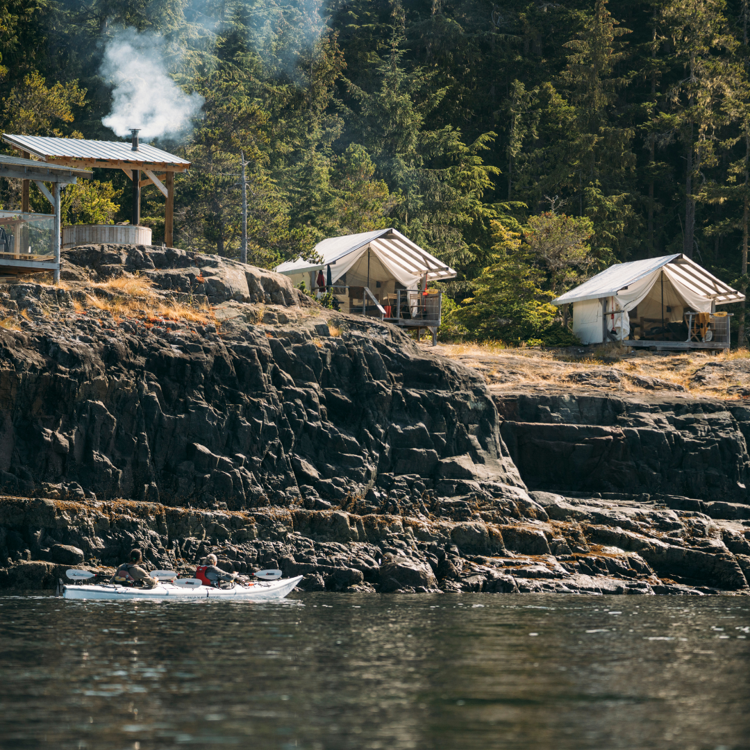 Paddlers in front of glamp setting.